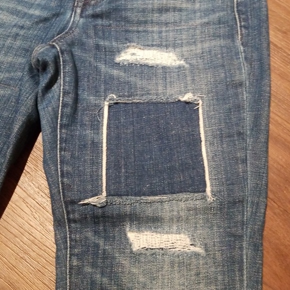 Madewell The Slim Boyjean: Patched-Up Edition - Picture 6 of 7